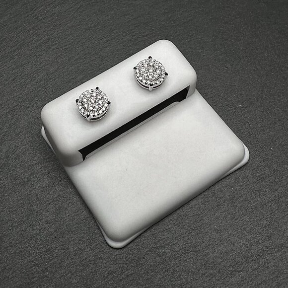 0.34 CT VVS Moissanite 925 Silver Round Prong Cluster Earring Studs 7.4mm - Picture 1 of 3
